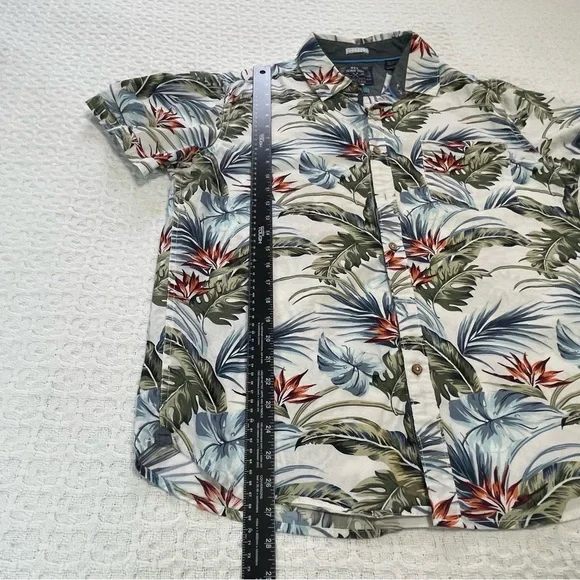 Men's Leaf Print Short Sleeve Shirt~ Size Large
Caribbean, Tropical or Resort - Picture 6 of 9